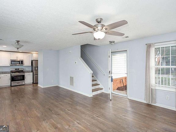 3rd image of 126 W Oaks Pl