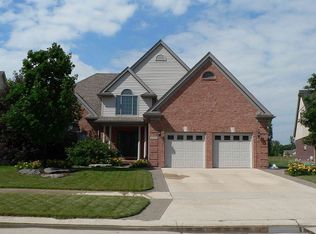 47276 Malburg Way Dr, Macomb, MI 48044