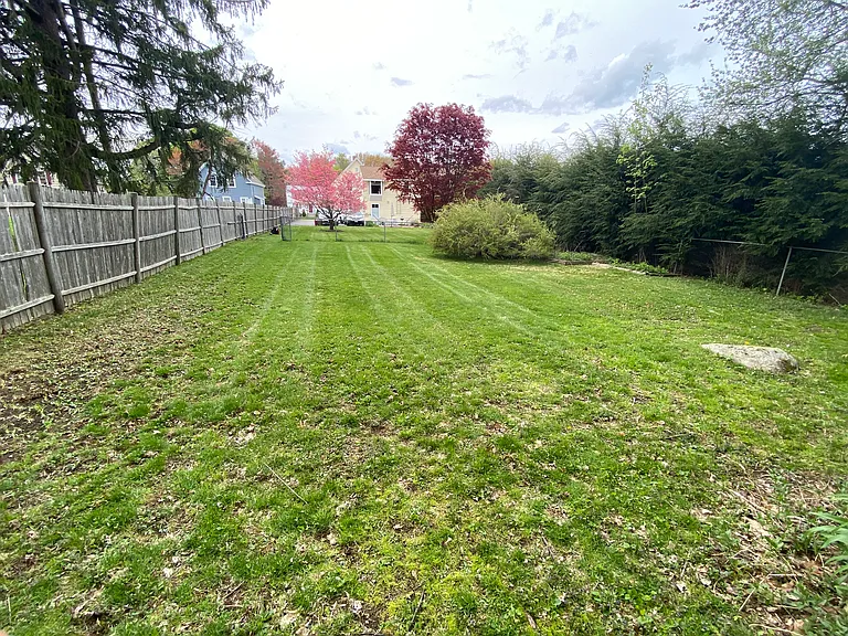 11 Ray Ave — Photo 26