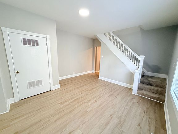 5th image of 1132 N Oxford St