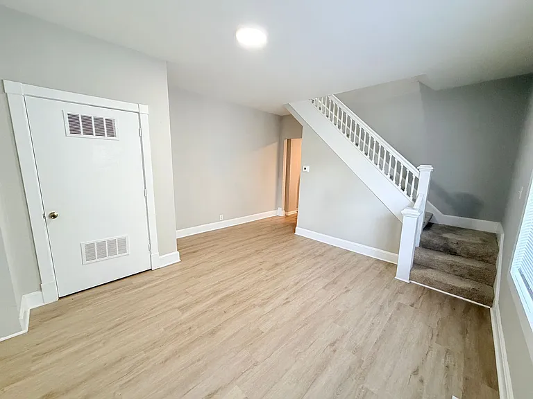 1132 N Oxford St — Photo 5
