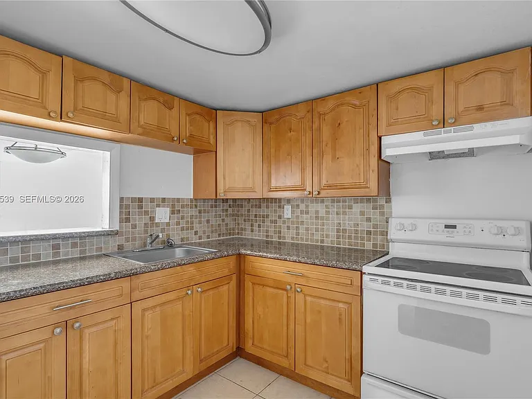 9143 SW 77th Ave #B710 — Photo 8