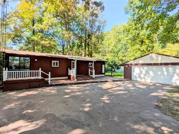 8642 Pine Ct, Clio, MI 48420