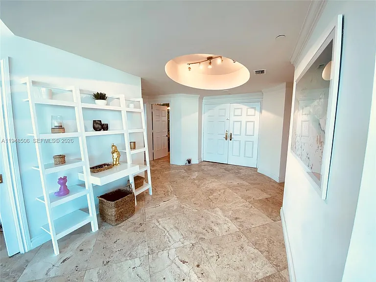 300 S Pointe Dr #705 — Photo 8
