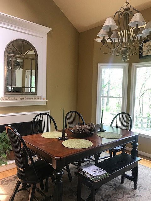 breakfast room