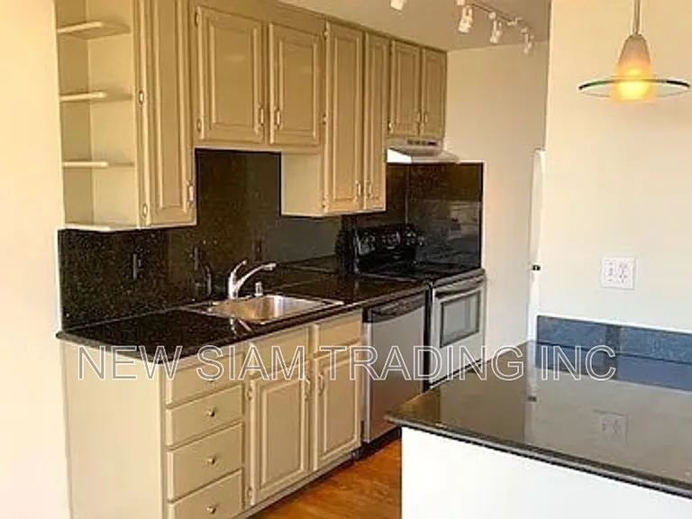 1040 Dolores St — Photo 10