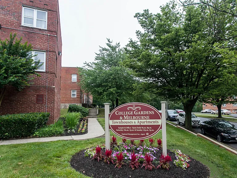 College Gardens Apartments and Townhouses — Photo 9