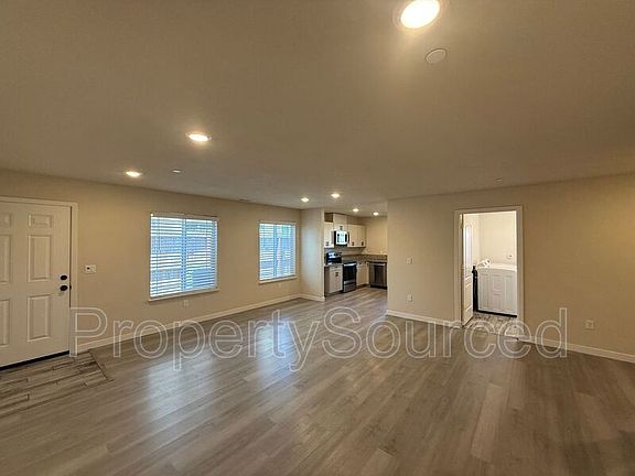 4th image of 936 W Alameda St Unit A