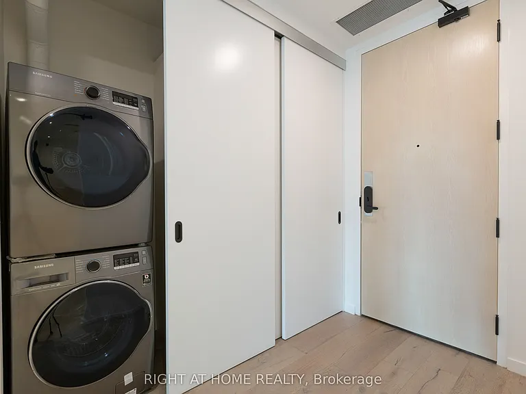 778 Queen St E #206 — Photo 3
