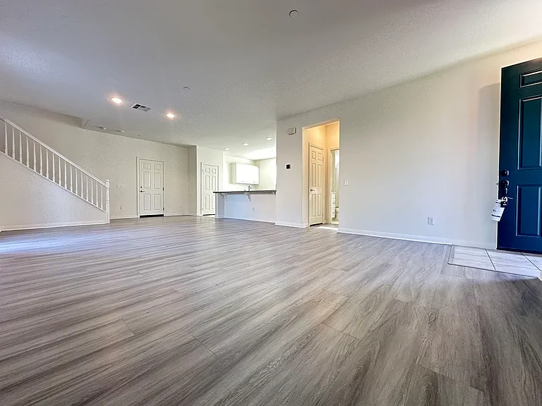 13100 Irisbend Ave — Photo 2