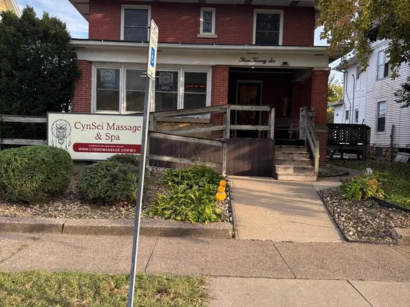 325 3rd Ave S, Clinton, IA 52732