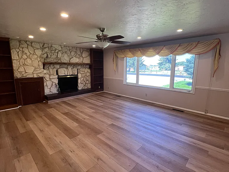 421 W 100 N — Photo 10