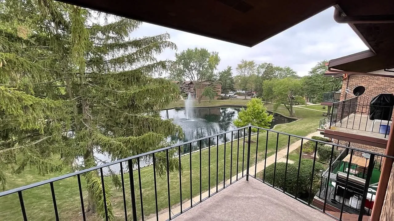 2 bed, 905 sqft, $1,850 — Photo 1