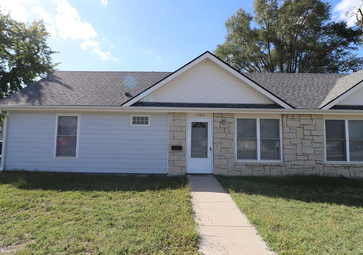 Remodeled Duplex Rent ready! — Photo 1