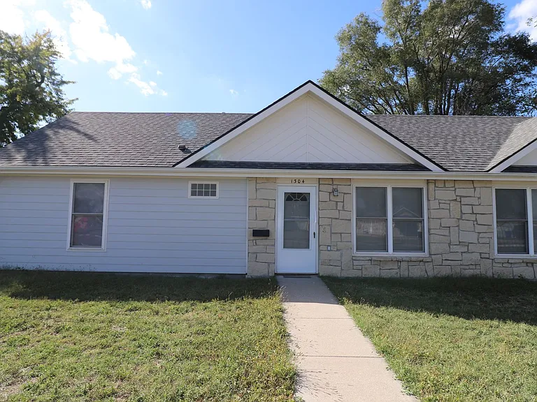 1304 N Jefferson St — Photo 1