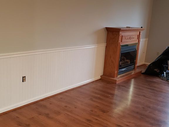 Living room/dining area