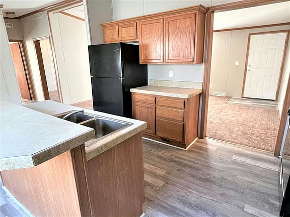 3rd image of 319 Lisa Ln