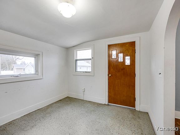 5th image of 609 W Montcalm St
