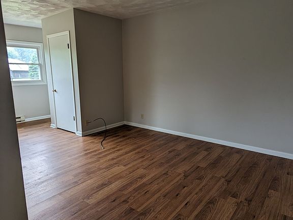 3rd image of 1683-1689 Anglewood Dr