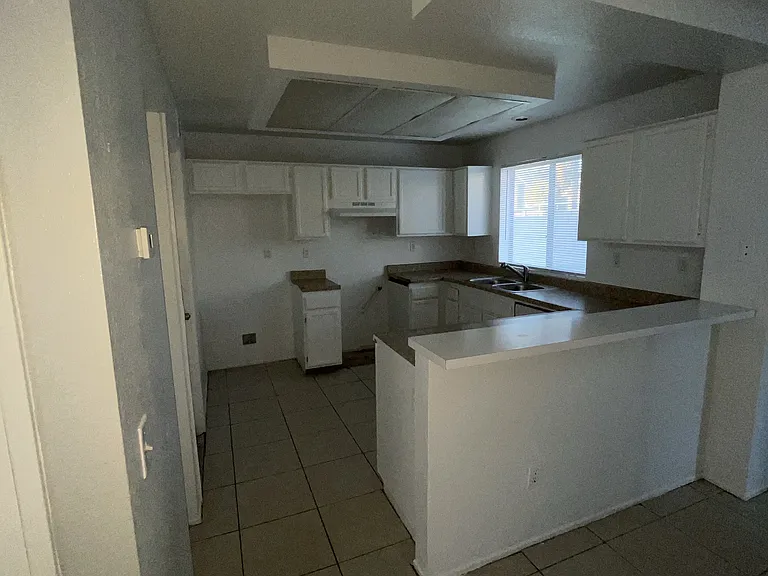 1312 Lilac Ridge Dr — Photo 3