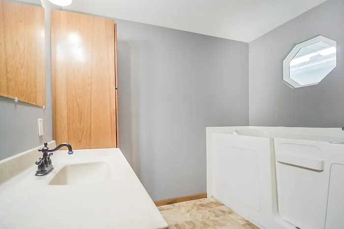 646 Madison Ave — Photo 14