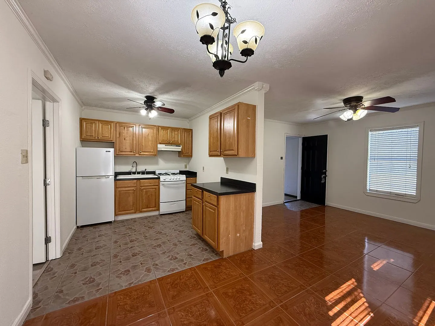 922 Cleveland St — Photo 3