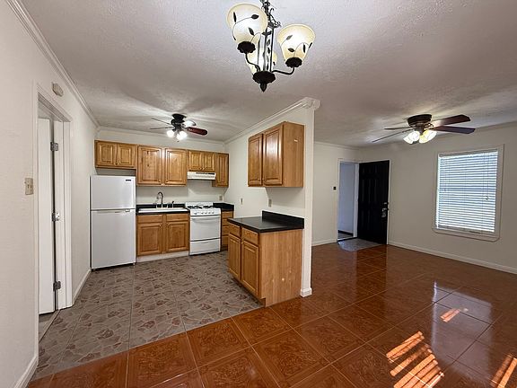 3rd image of 922 Cleveland St APT O