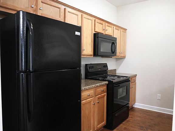 4th image of 215 Moss Creek Ave #B