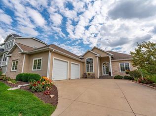 109 Westmorland Dr, Mount Horeb, WI 53572