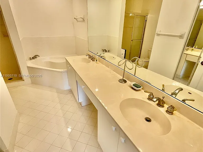 5628 NW 113th Ave #5628 — Photo 32