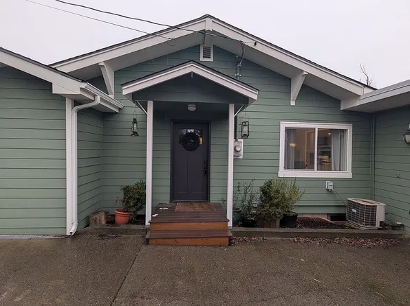 821 Liberty St, Silverton, OR 97381