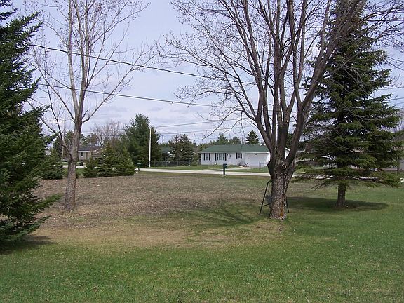 House sits on 1 acre of land