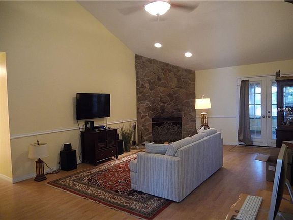 2nd image of 941 Lakeshore Dr