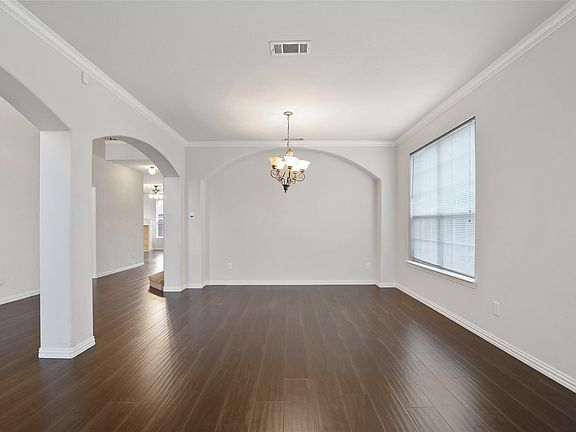 4th image of 628 Daisy Dr