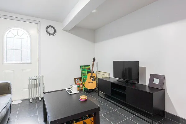 Rented by Oxford Property Group | media 29