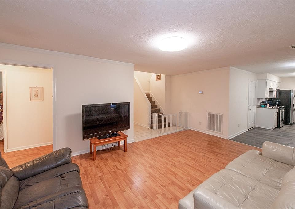 1st image of 1708 Dolphin Dr