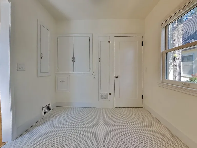 1866 Bidwell Way — Photo 14