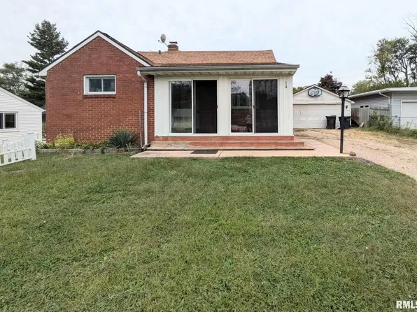 113 Bess St, Washington, IL 61571
