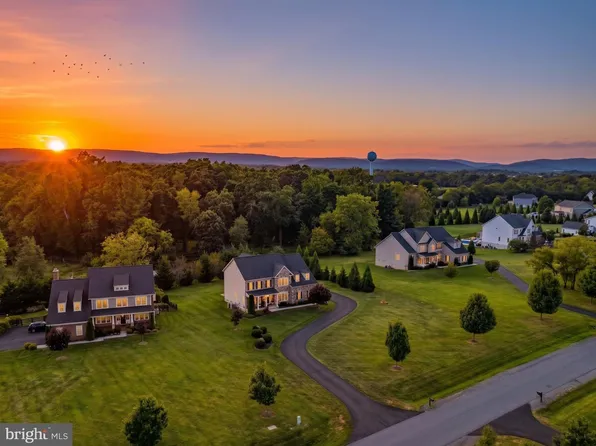 17351 Harmony Vista Dr, Hamilton, VA 20158