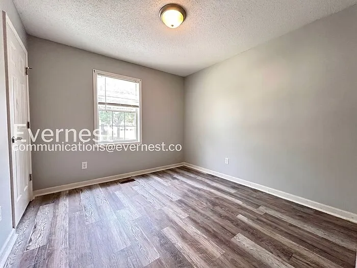 229 Hampton Dr — Photo 17