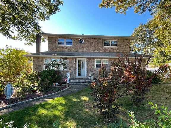 2nd image of 140 Coates Ave N