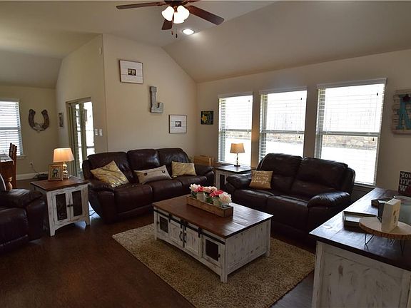 4th image of 3909 Kensington Dr