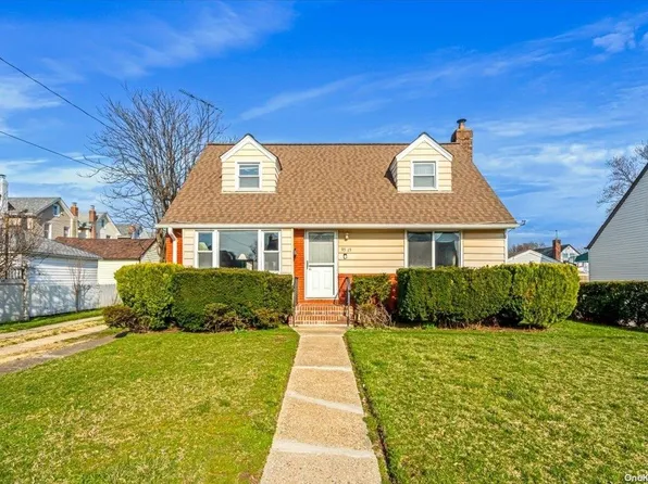 95-15 225th Street, Floral Park, NY 11001