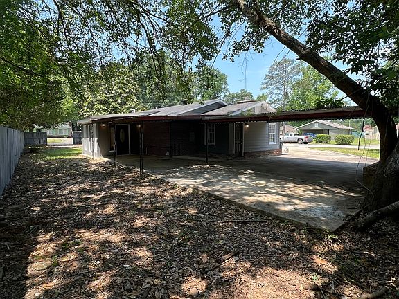 3rd image of 615 Buford Dr
