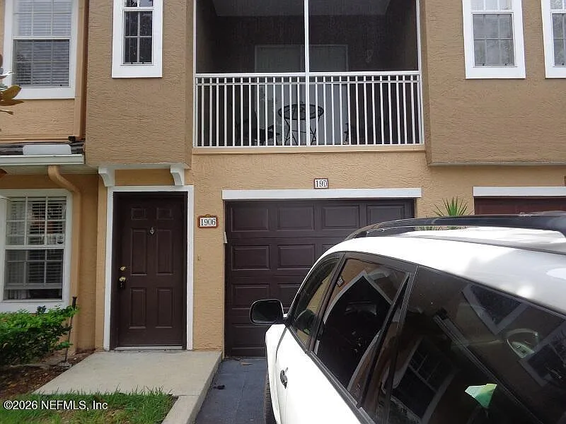 3 bed, 2.0 bath, 1397 sqft, $1,800 — Photo 1