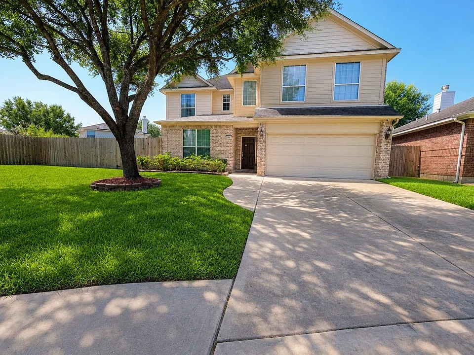 2409 Deerwood Ct