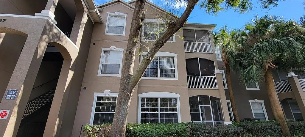 3 bed, 2.0 bath, 1408 sqft, $2,100 — Photo 1