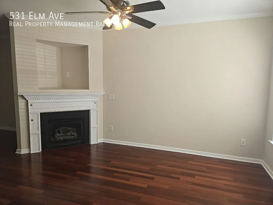 3 bed, 3.5 bath, 871 sqft, $1,895 — Photo 4