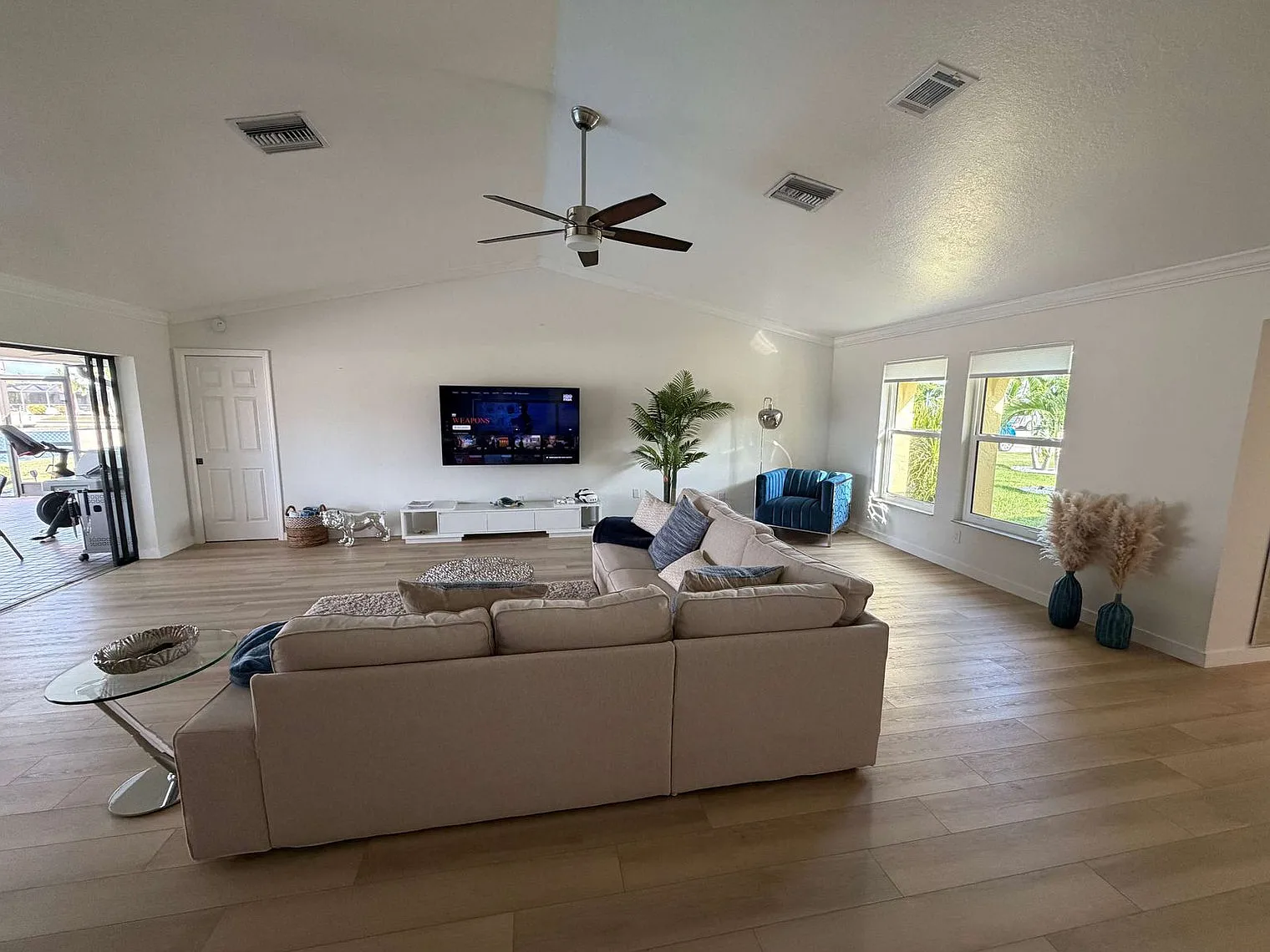 3 bed, 2.0 bath, 1797 sqft, $3,338 — Photo 3