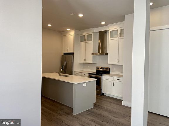 4th image of 907 Leland St APT 2B